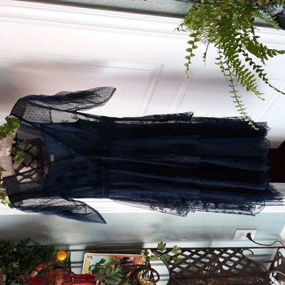 Dress - Picture 4 of 9